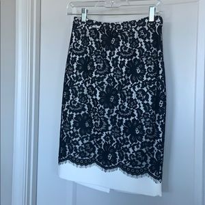 Black Lace on White Pen is Skirt Size 0